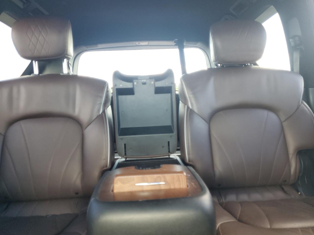 2015 Infiniti QX80 - Image 10