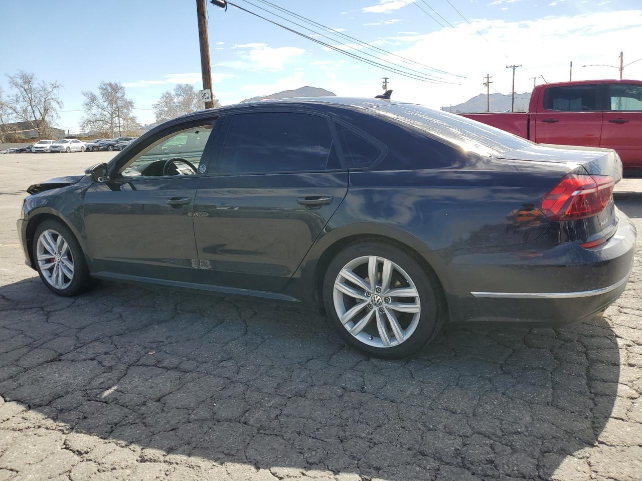 2019 Volkswagen Passat - Image 2