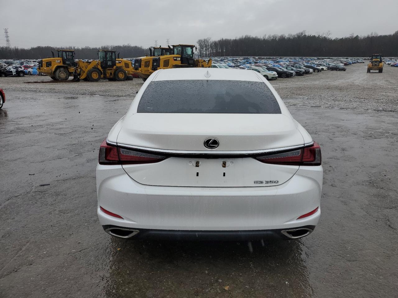 2019 Lexus ES - Image 6