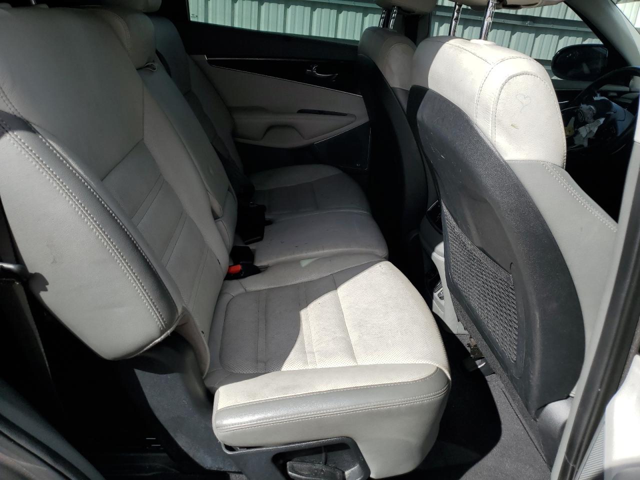 2018 Kia Sorento - Image 11