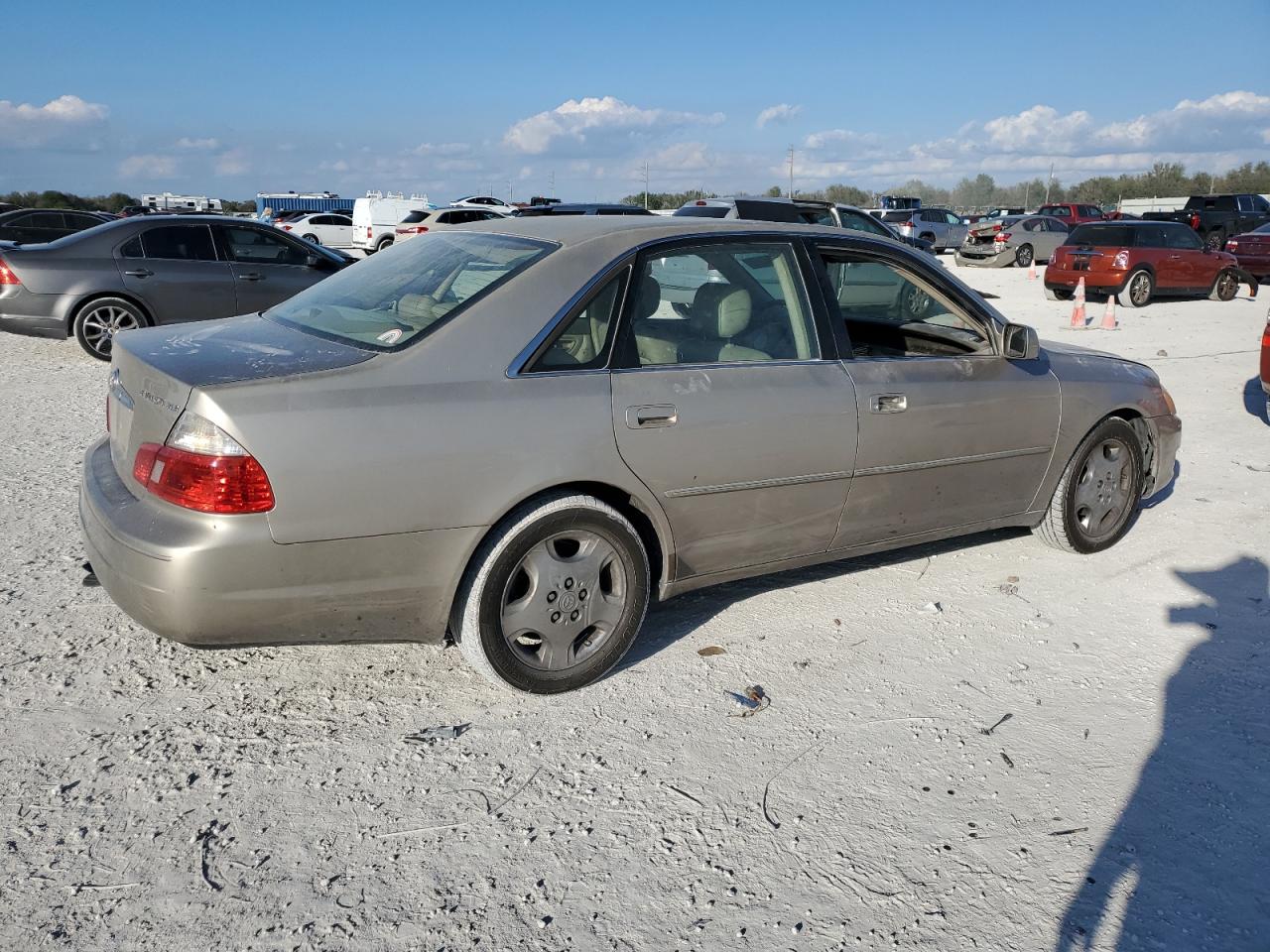 2003 Toyota Avalon - Image 3