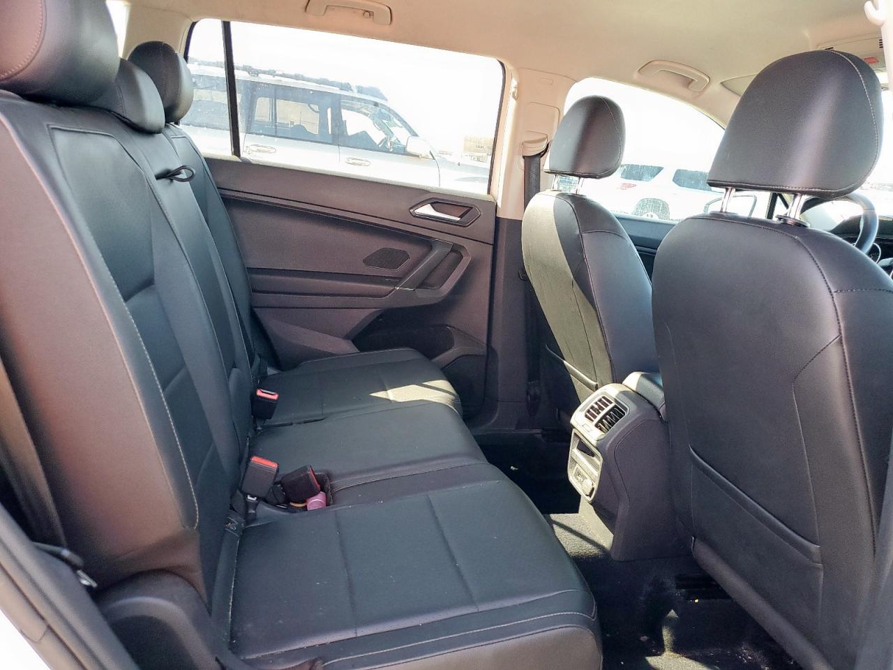 2018 Volkswagen Tiguan - Image 11