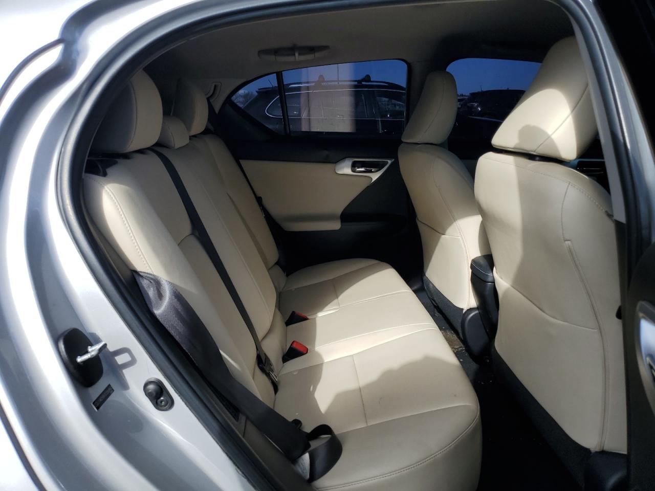 2012 Lexus CT - Image 11