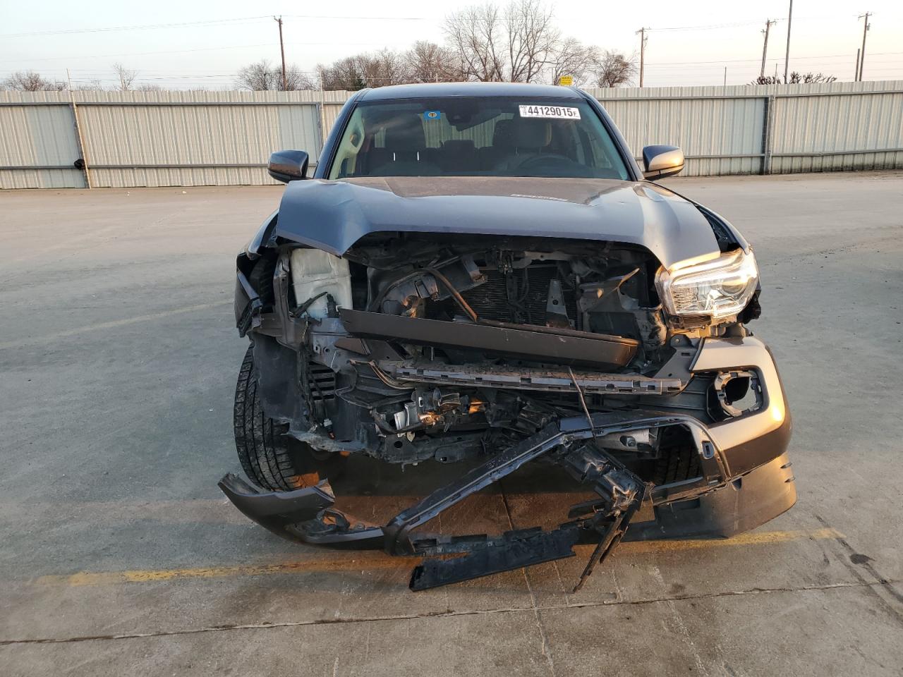 2018 Toyota Tacoma - Image 5