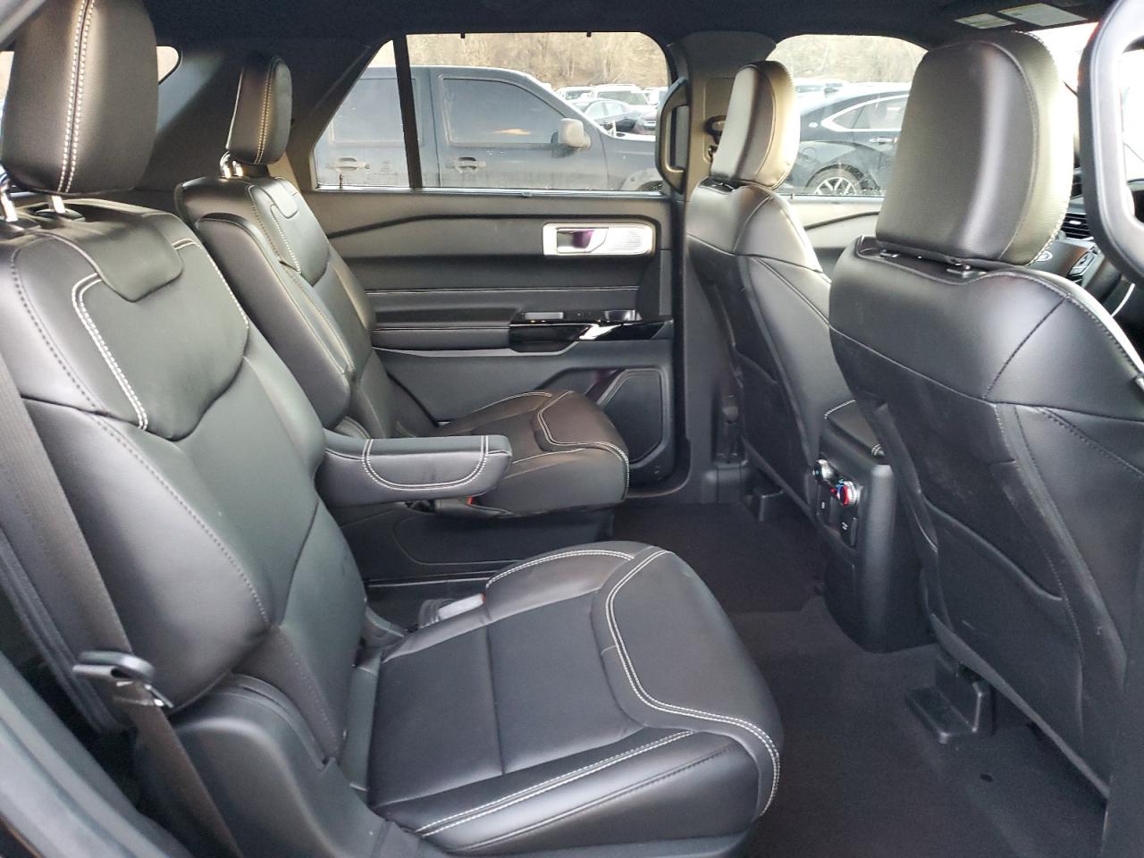 2023 Ford Explorer - Image 11