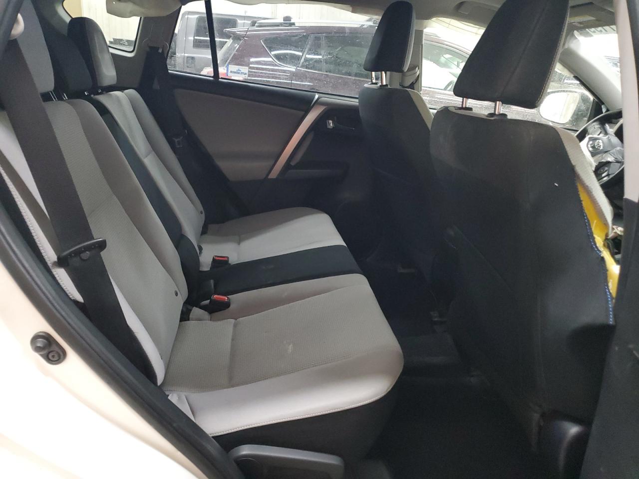 2018 Toyota RAV 4 - Image 12
