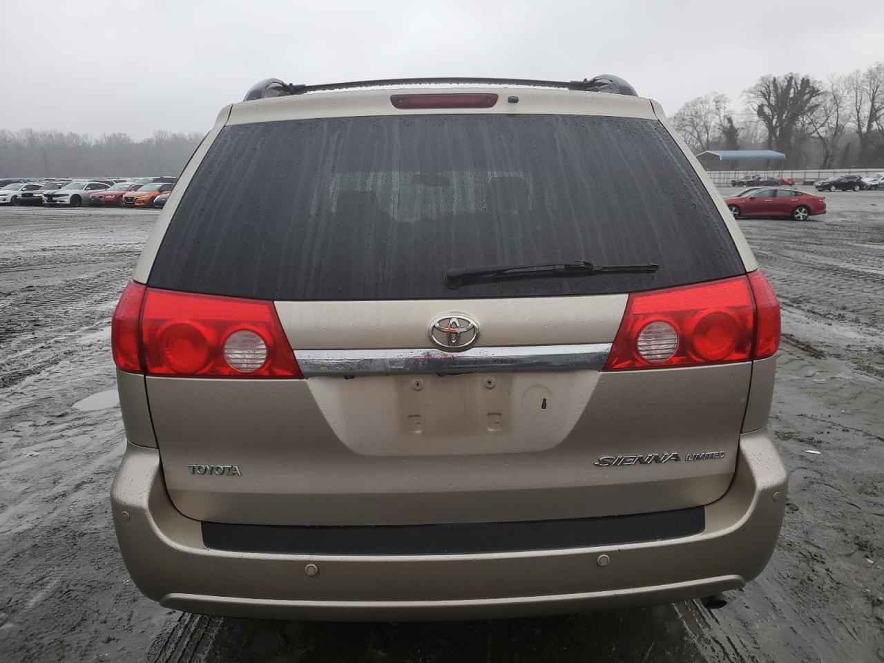 2008 Toyota Sienna - Image 6