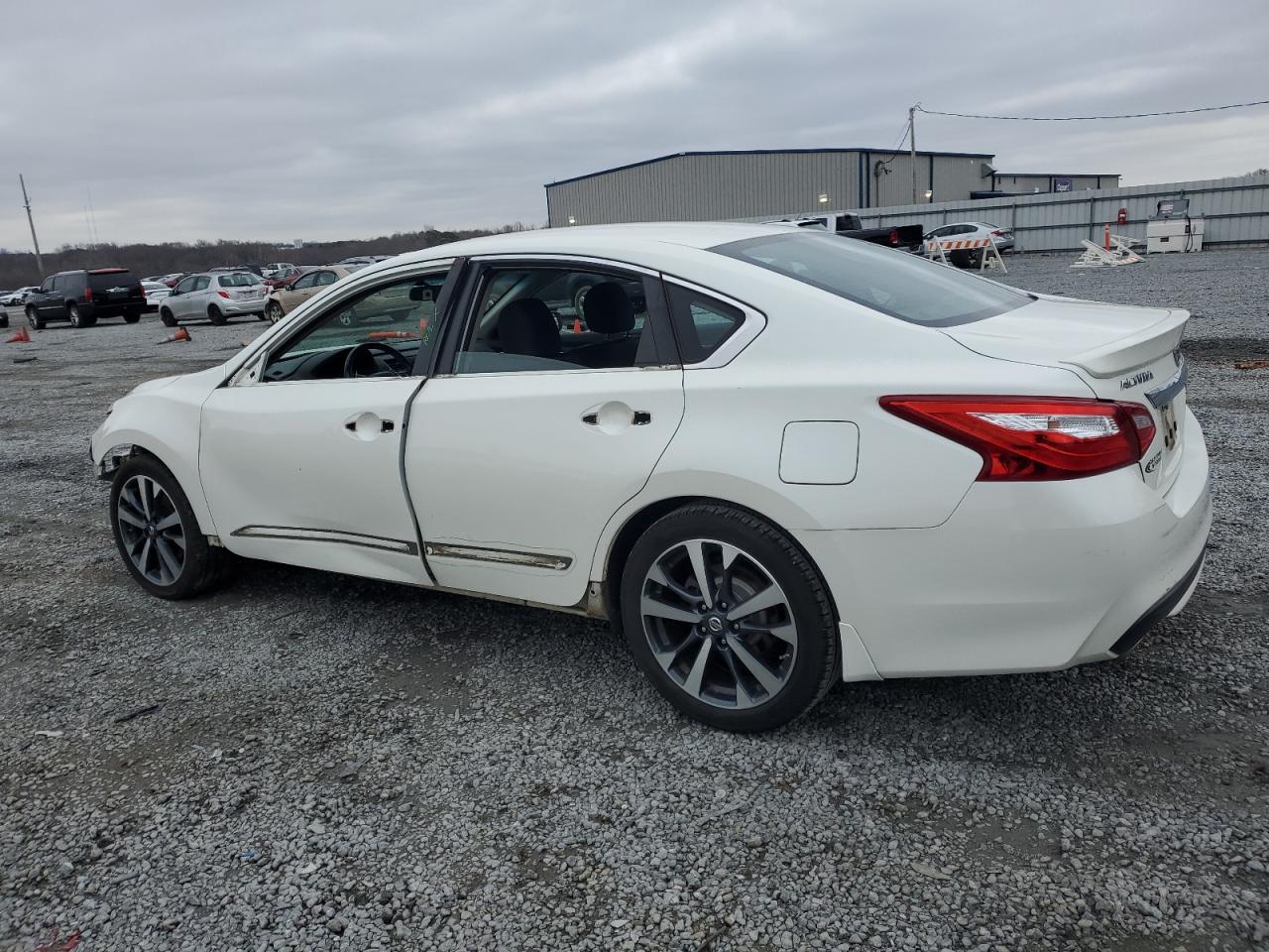 2016 Nissan Altima - Image 2