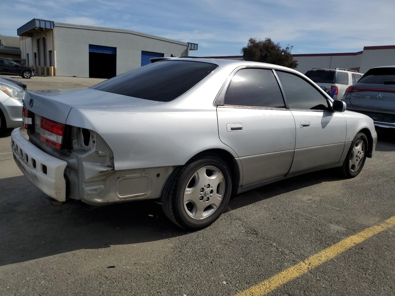 2000 Lexus ES - Image 3