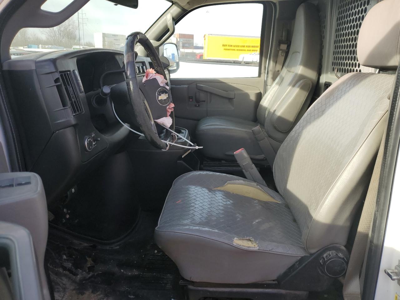 2016 Chevrolet Express - Image 7