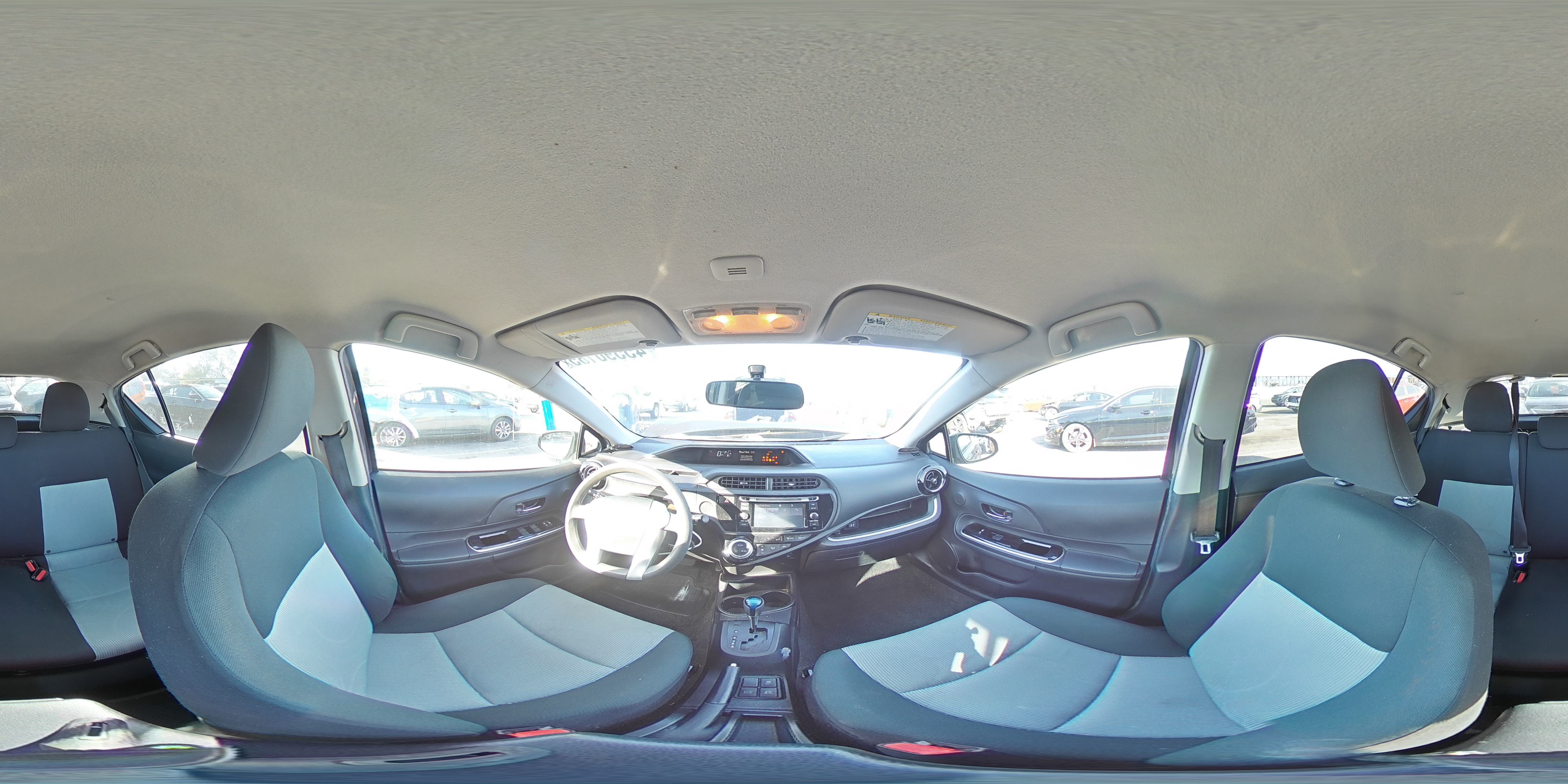 2015 Toyota Prius - Image 12