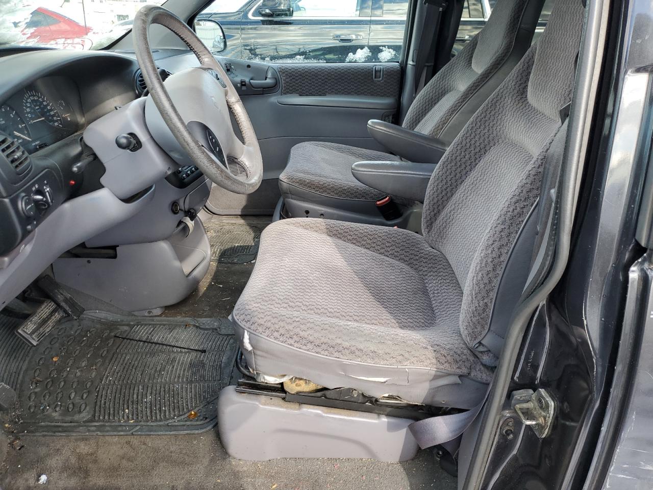 2000 Dodge Caravan - Image 7