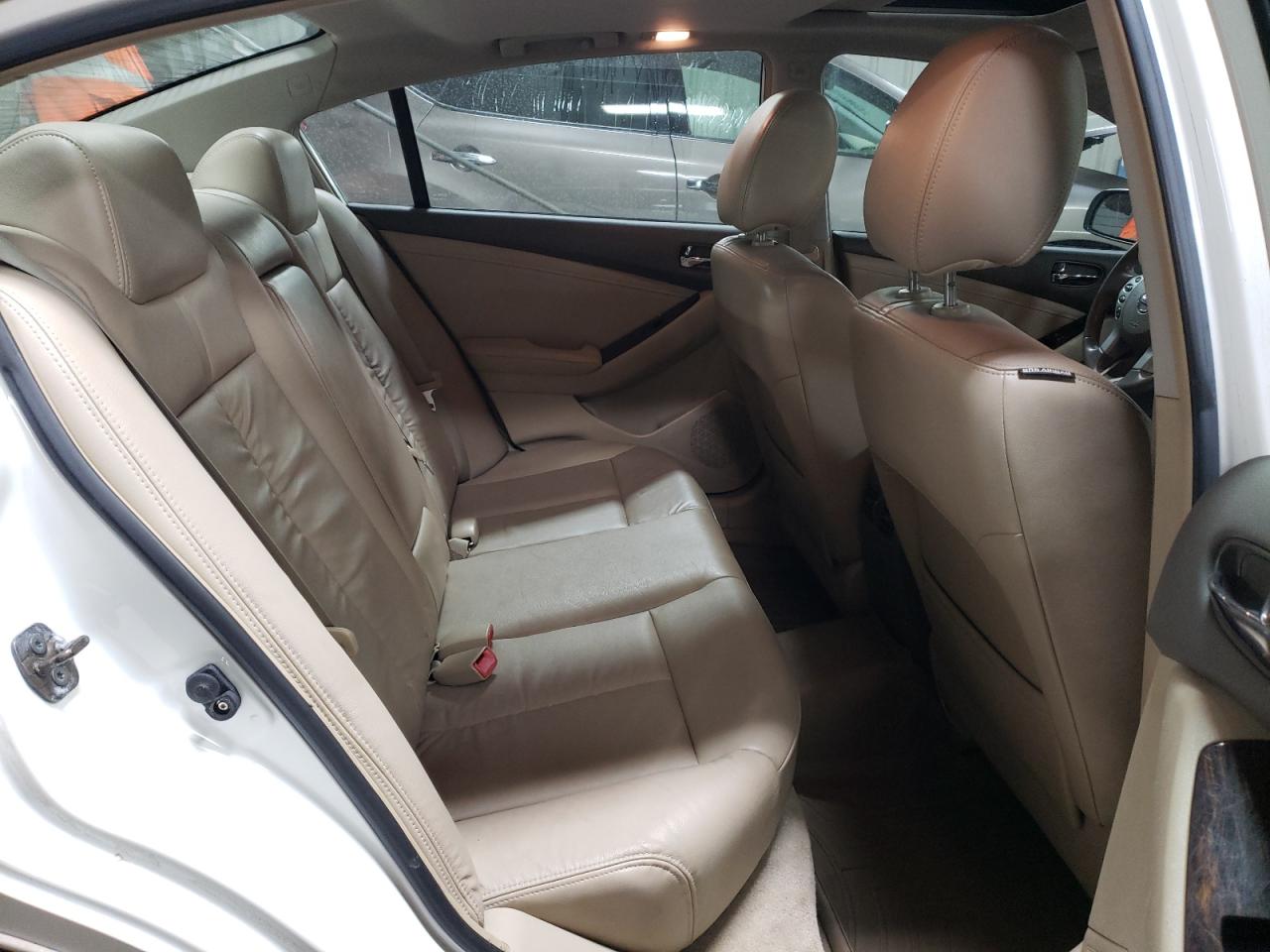 2010 Nissan Altima - Image 10
