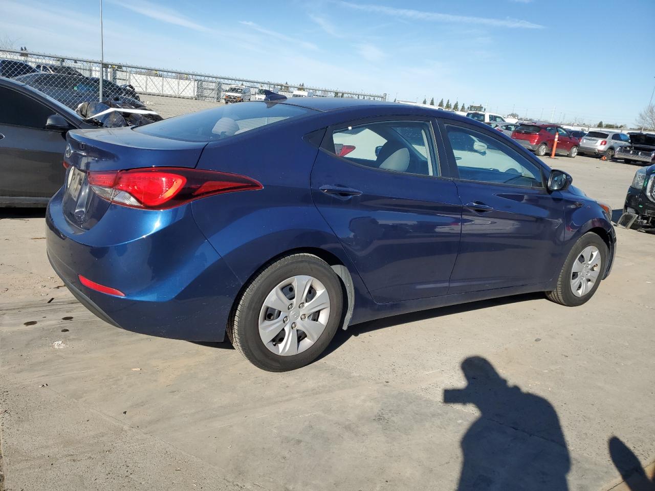 2016 Hyundai Elantra - Image 3