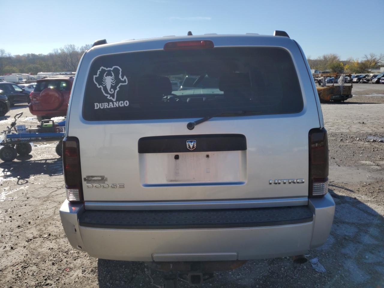 2011 Dodge Nitro - Image 6