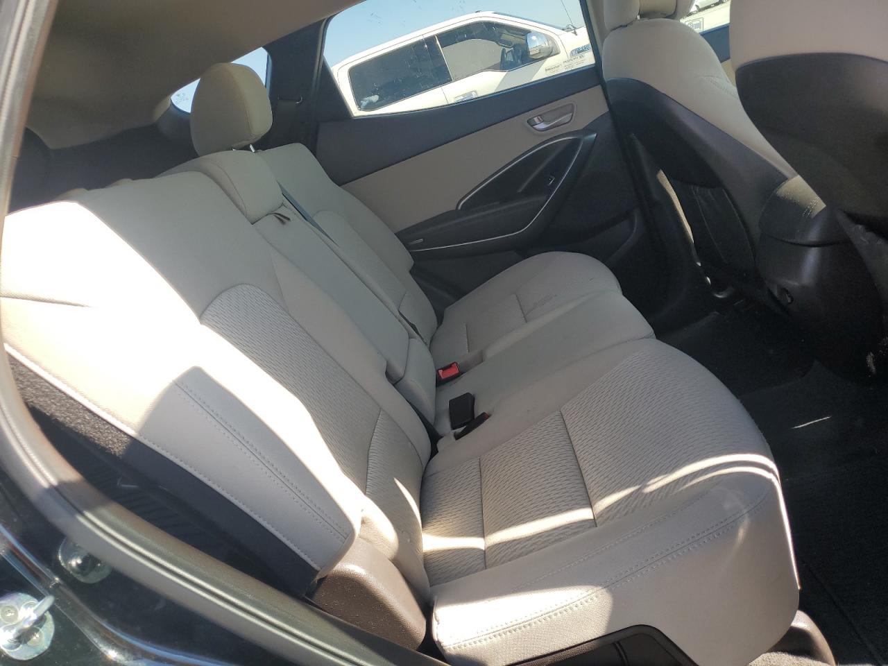 2017 Hyundai Santa Fe - Image 11