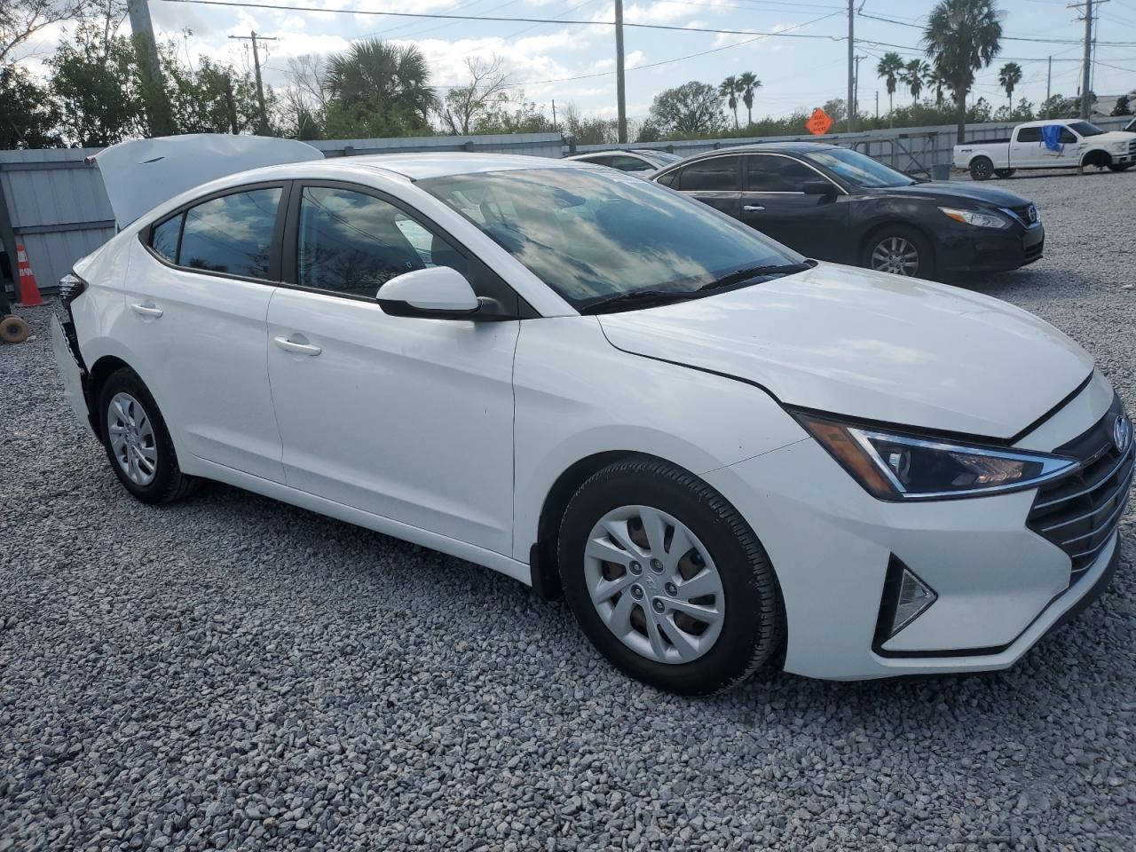 2019 Hyundai Elantra - Image 4