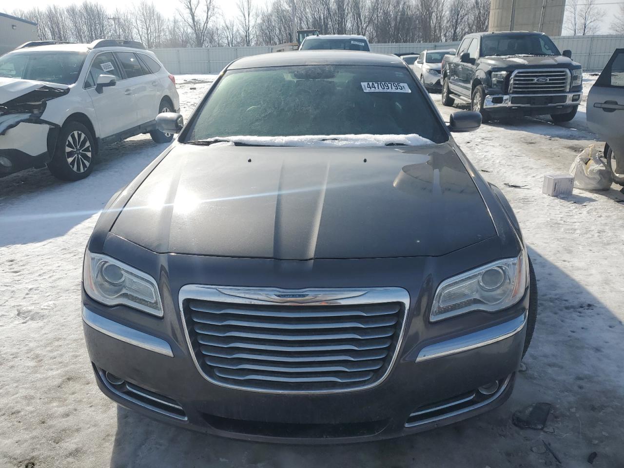 2013 Chrysler 300 - Image 5