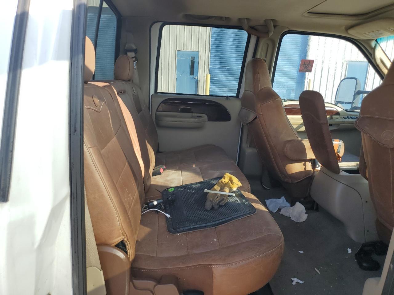 2005 Ford F350 - Image 10
