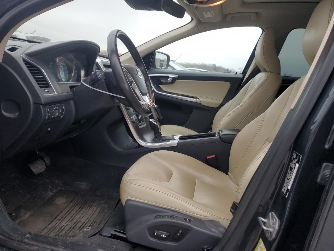 2016 Volvo XC60 - Image 7