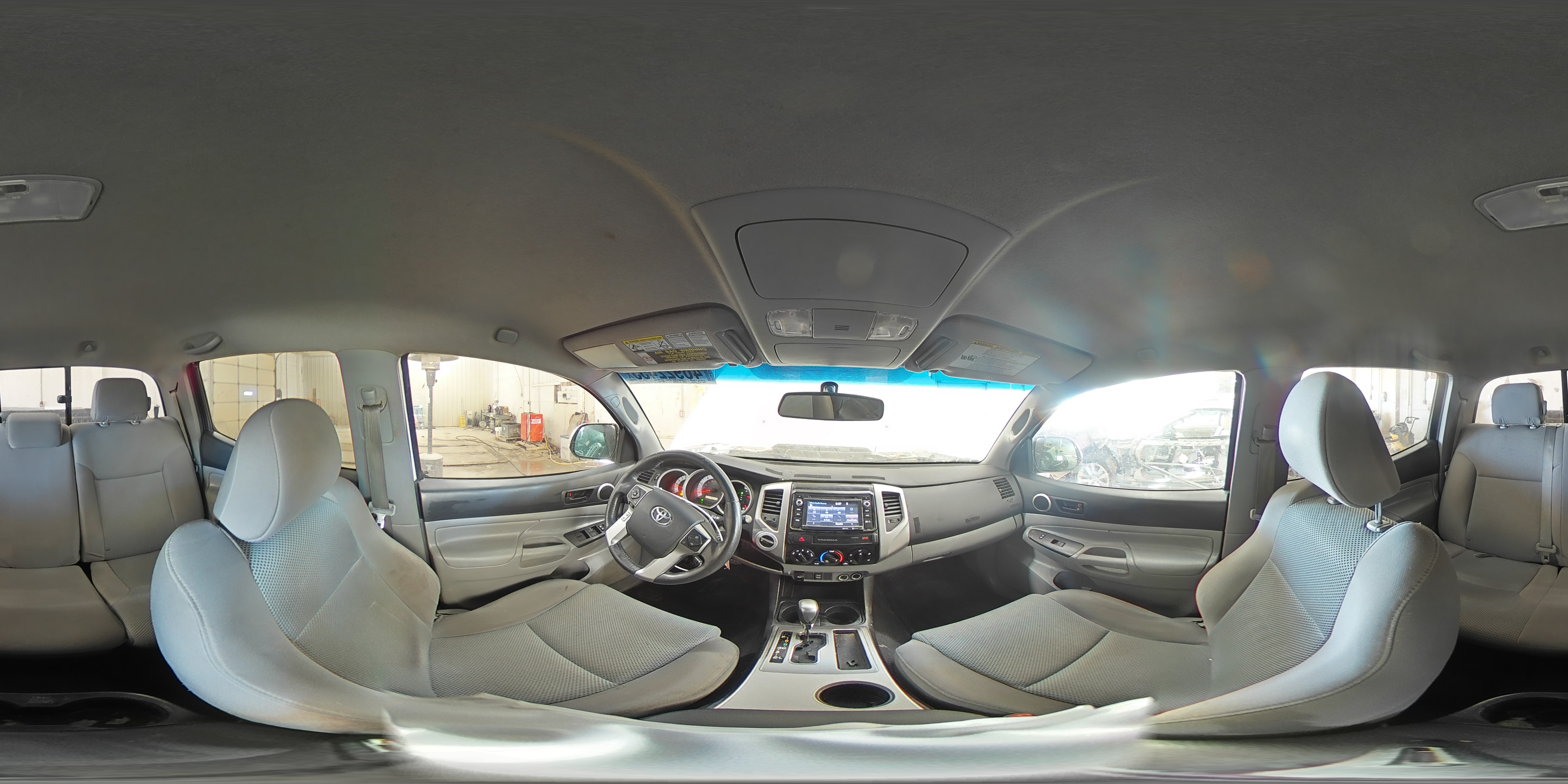 2015 Toyota Tacoma - Image 14