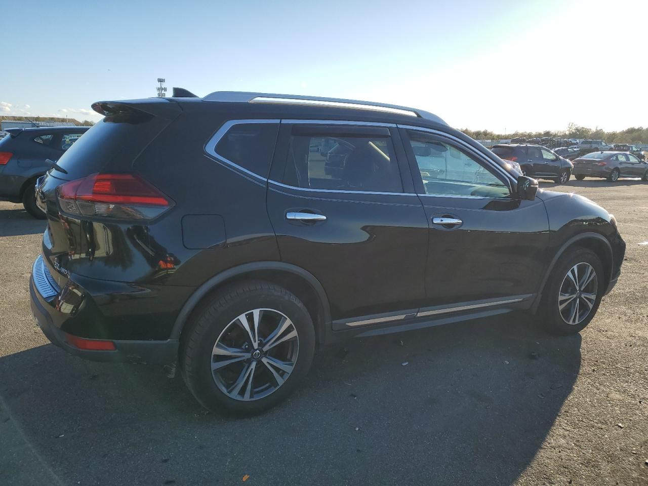 2017 Nissan Rogue - Image 3