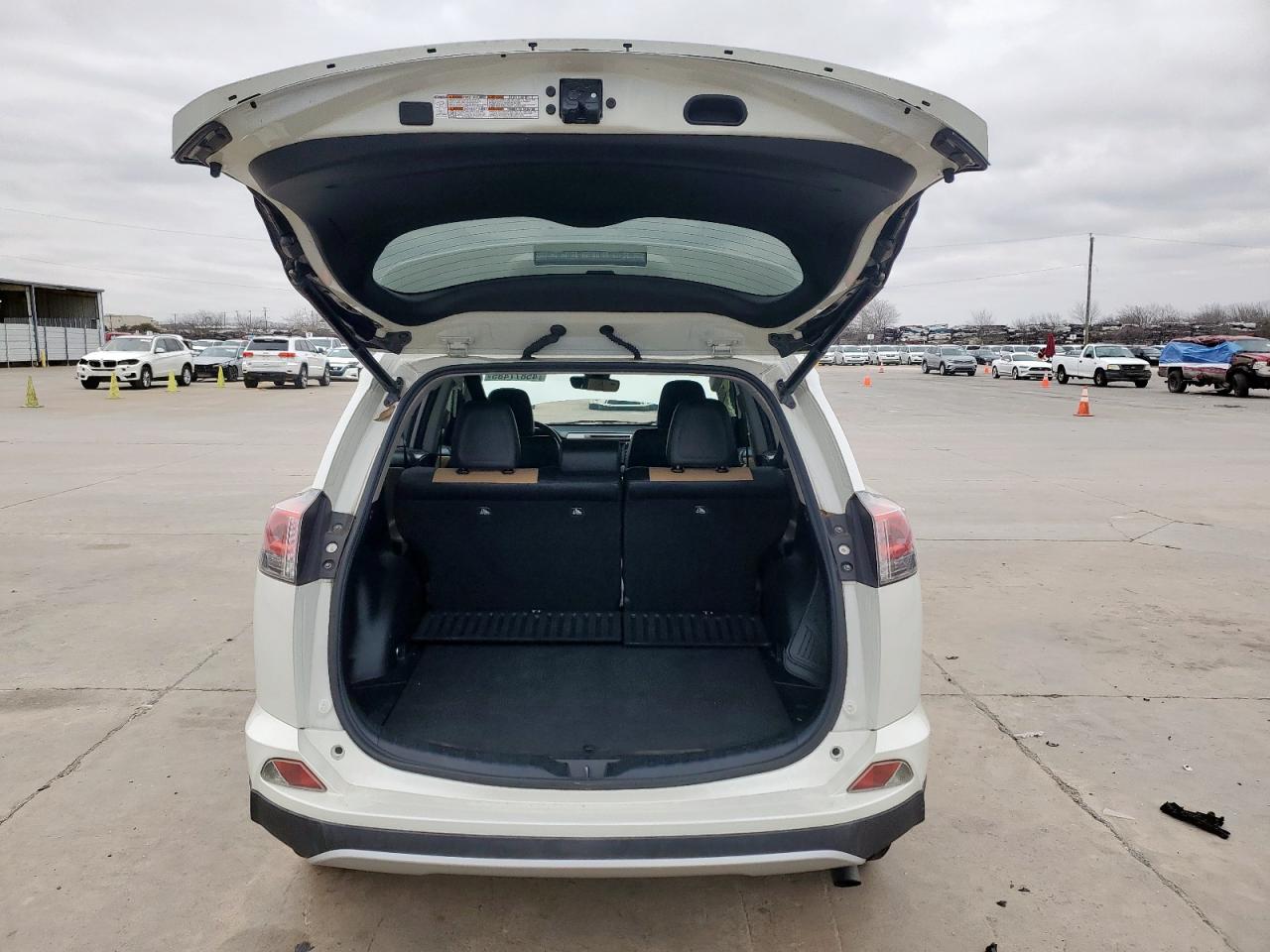 2018 Toyota RAV 4 - Image 6
