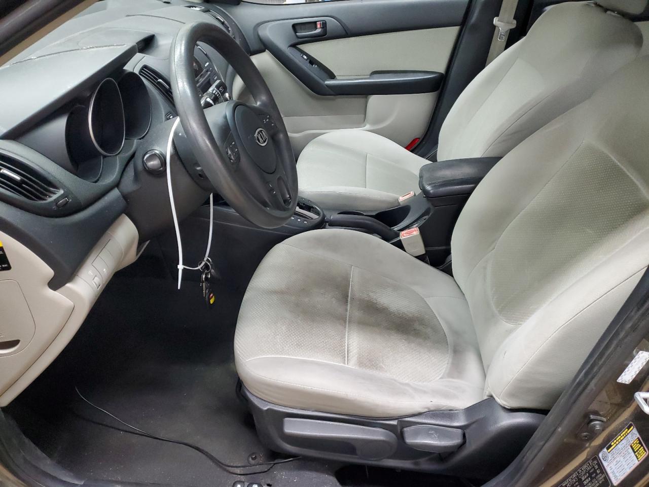 2010 Kia Forte - Image 7