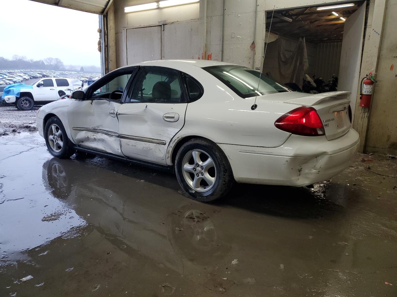 2001 Ford Taurus - Image 2