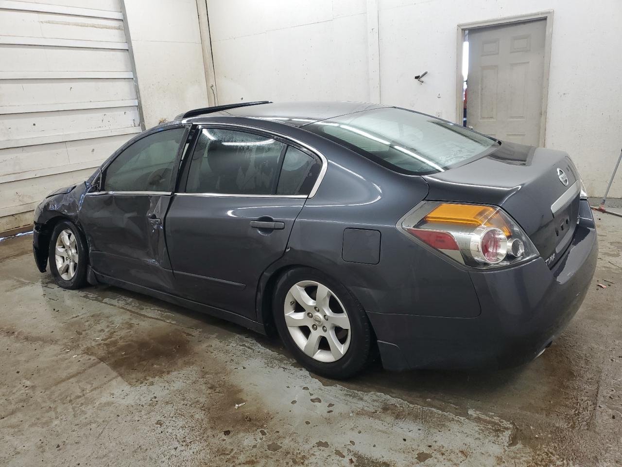 2009 Nissan Altima - Image 2