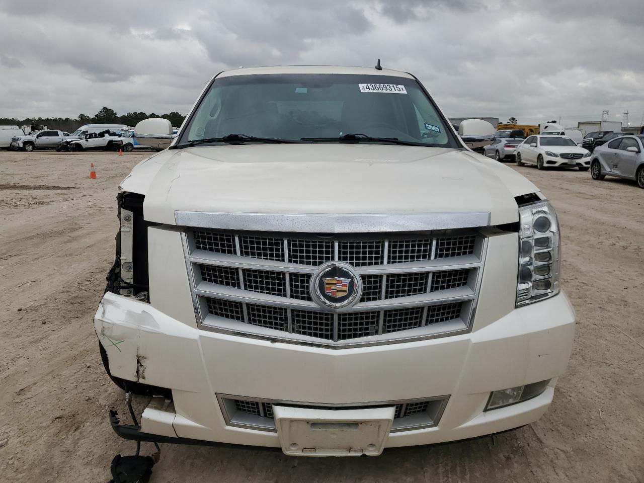 2013 Cadillac Escalade - Image 5