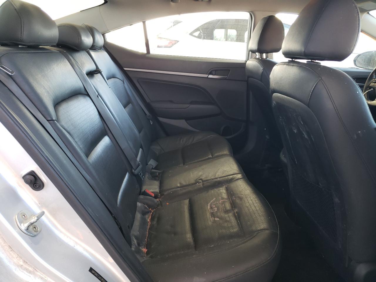 2018 Hyundai Elantra - Image 10