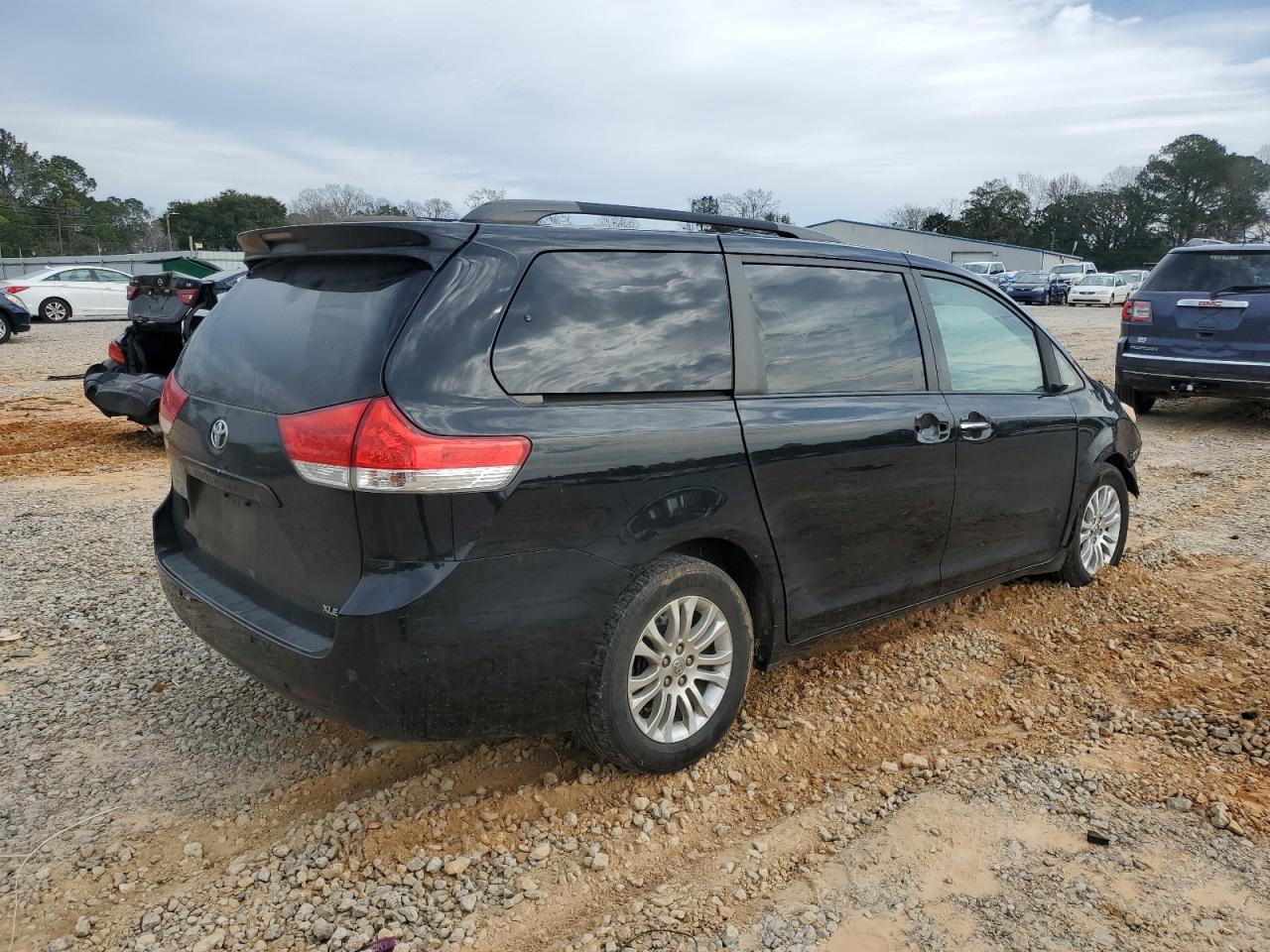 2013 Toyota Sienna - Image 3