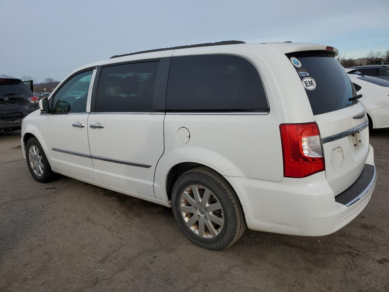 2015 Chrysler Town & Country - Image 2