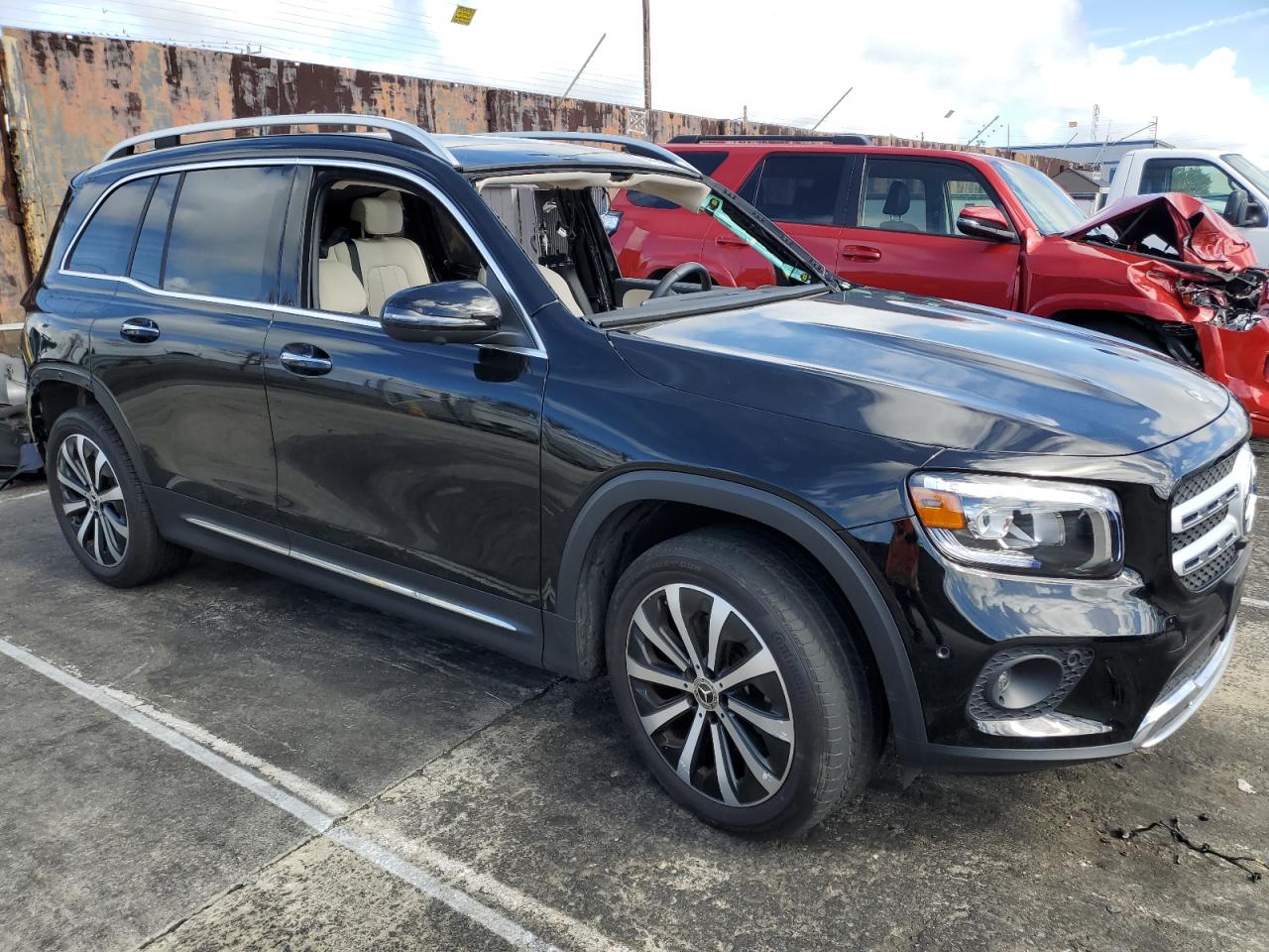 2020 Mercedes-Benz GLB - Image 4