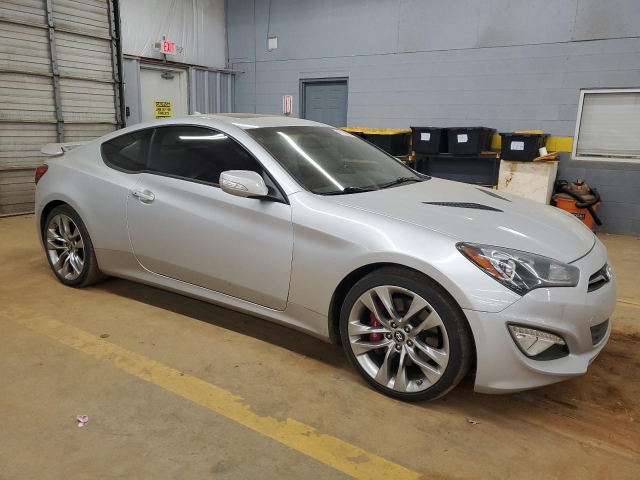 2015 Hyundai Genesis - Image 4
