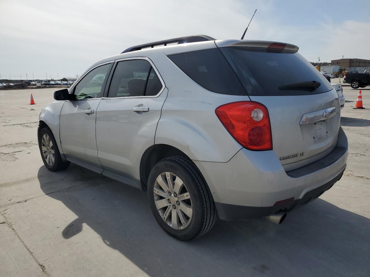 2011 Chevrolet Equinox - Image 2