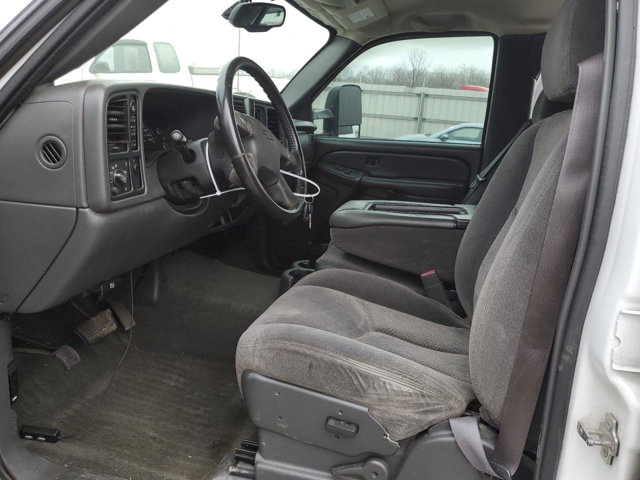 2006 Chevrolet Silverado - Image 7
