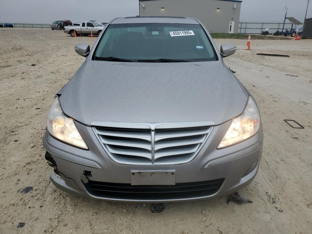 2011 Hyundai Genesis - Image 5