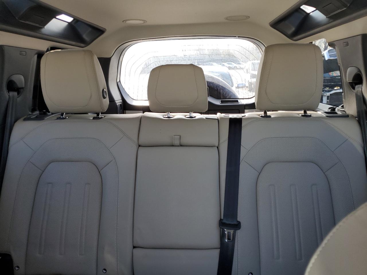 2022 Land Rover Defender - Image 10