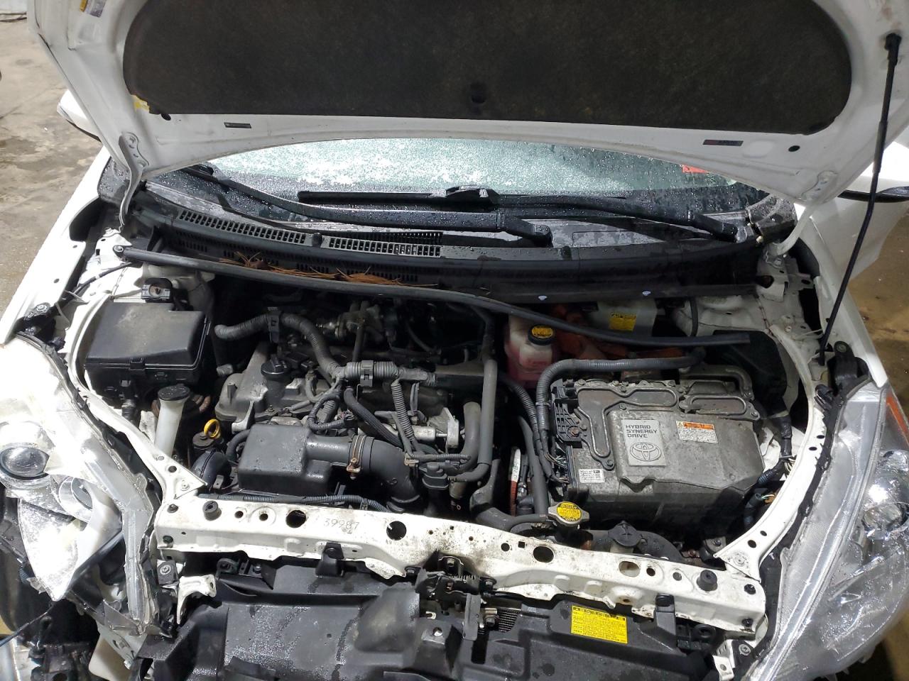 2012 Toyota Prius - Image 12
