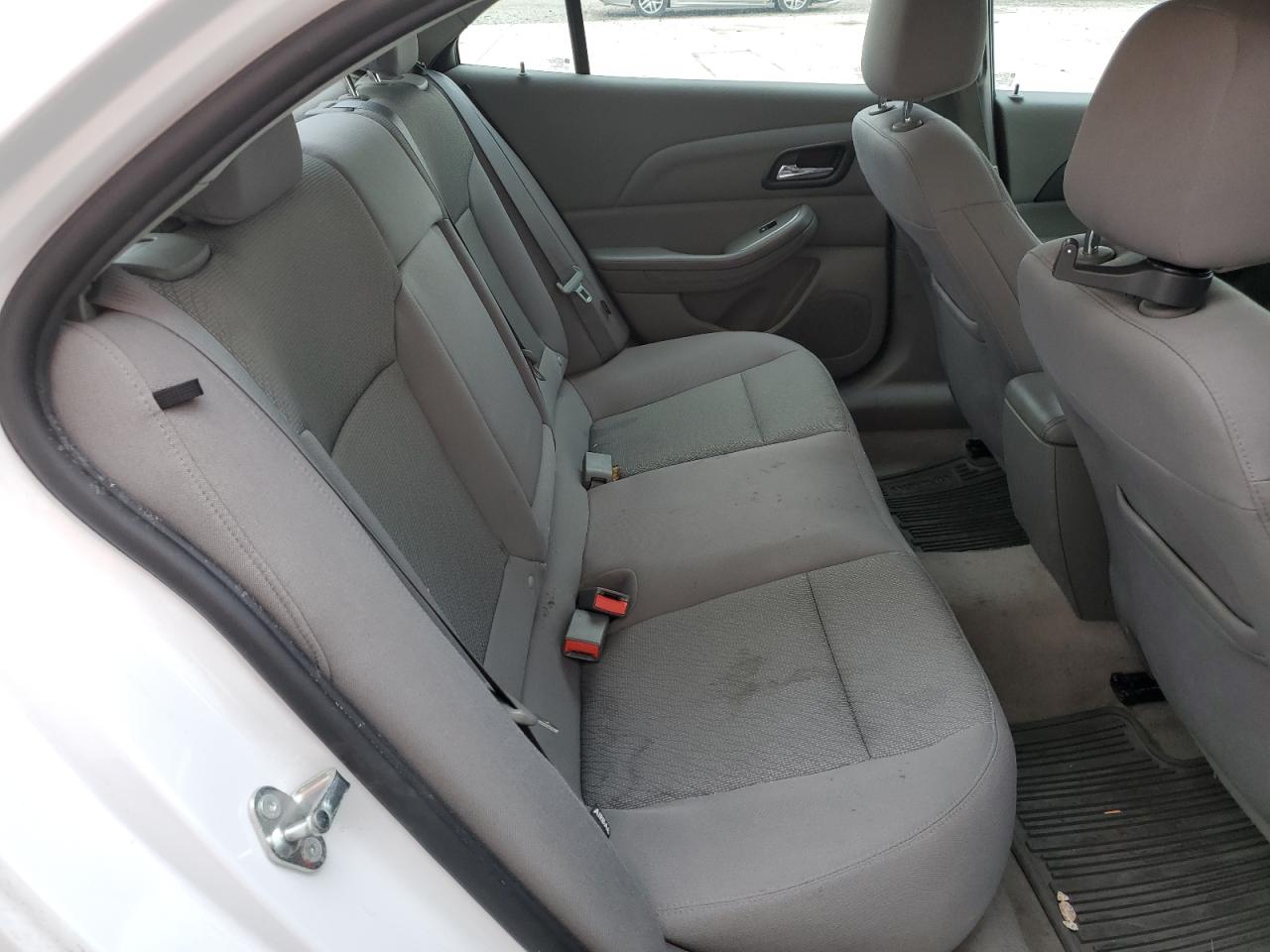2015 Chevrolet Malibu - Image 10