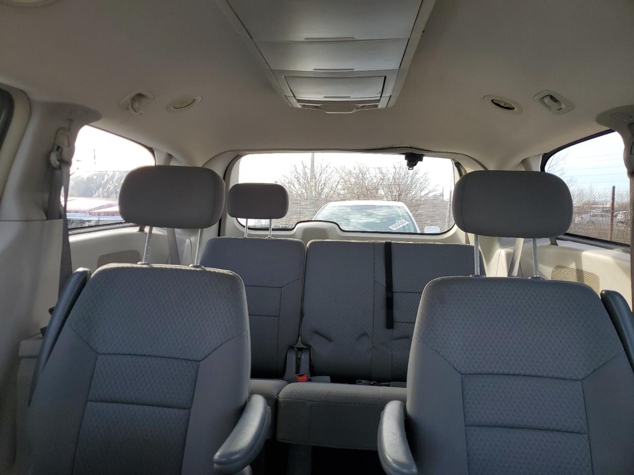 2010 Dodge Caravan - Image 10