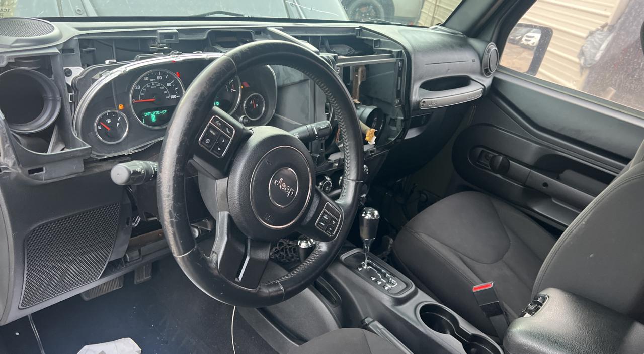2015 Jeep Wrangler - Image 9