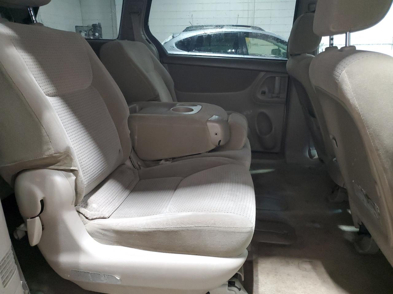 2006 Toyota Sienna - Image 11