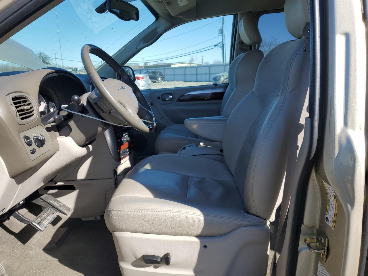 2005 Chrysler Town & Country - Image 7