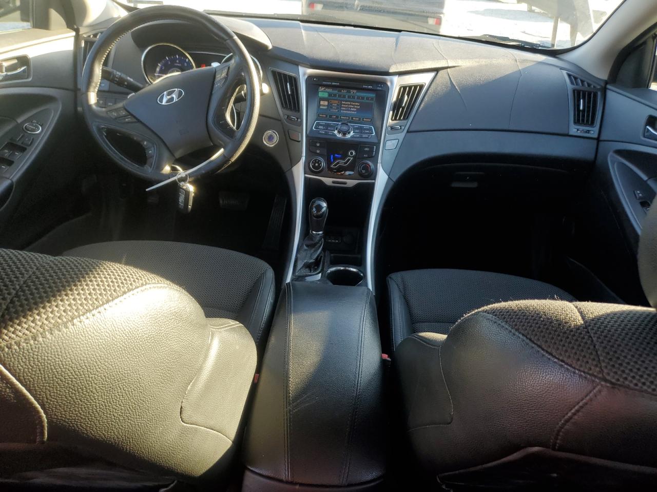 2011 Hyundai Sonata - Image 8