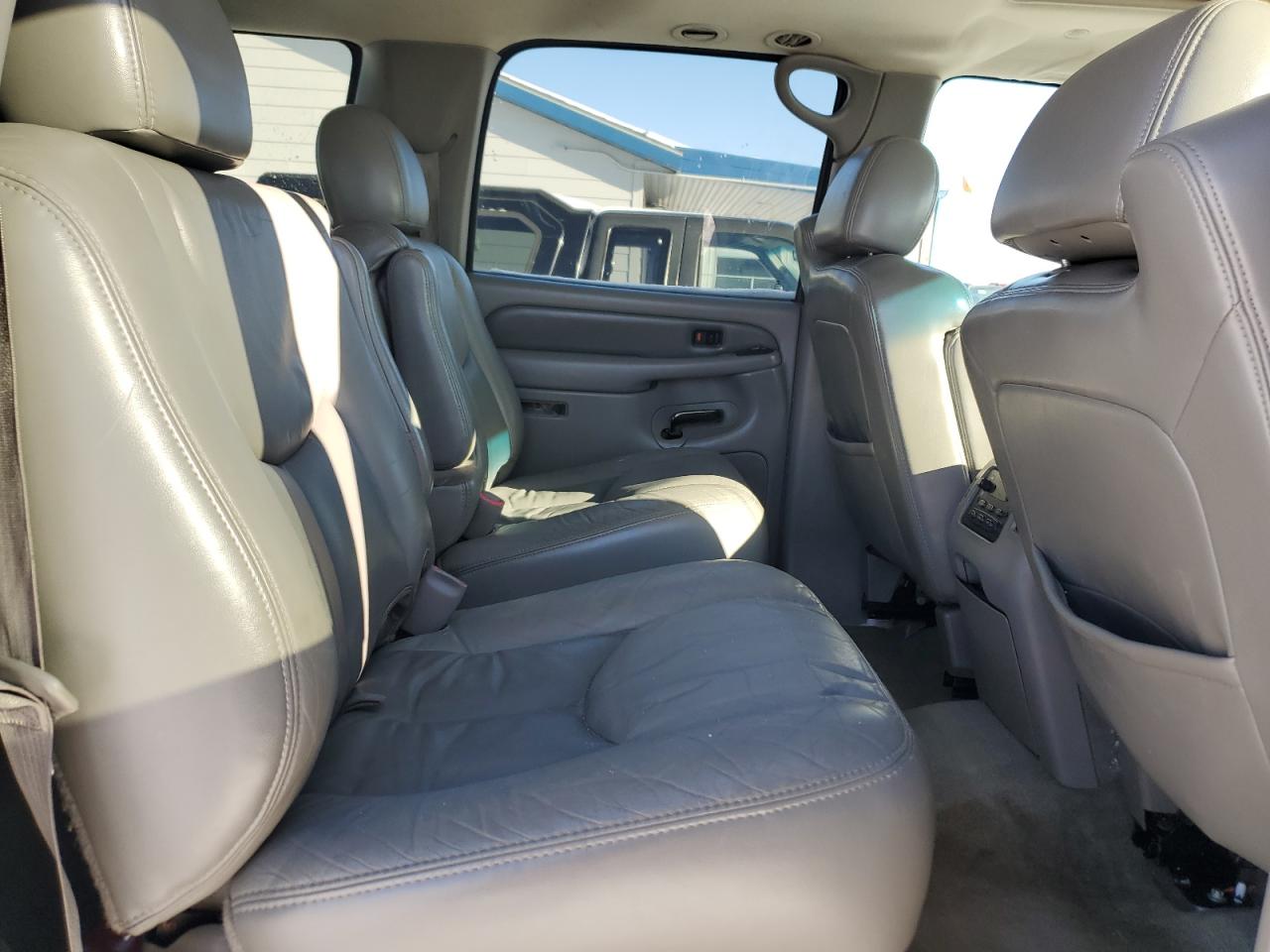 2004 GMC Yukon - Image 11
