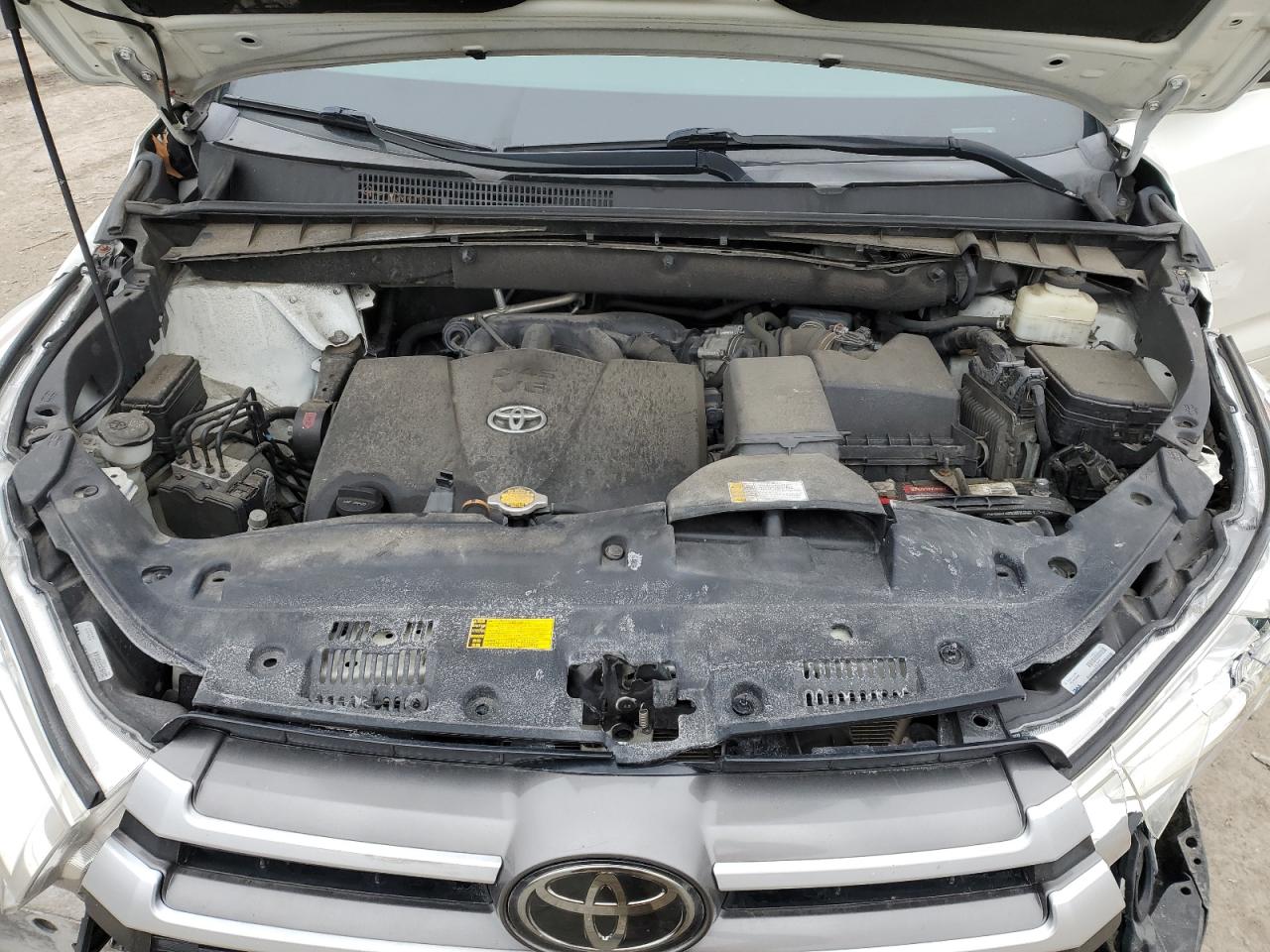 2017 Toyota Highlander - Image 13