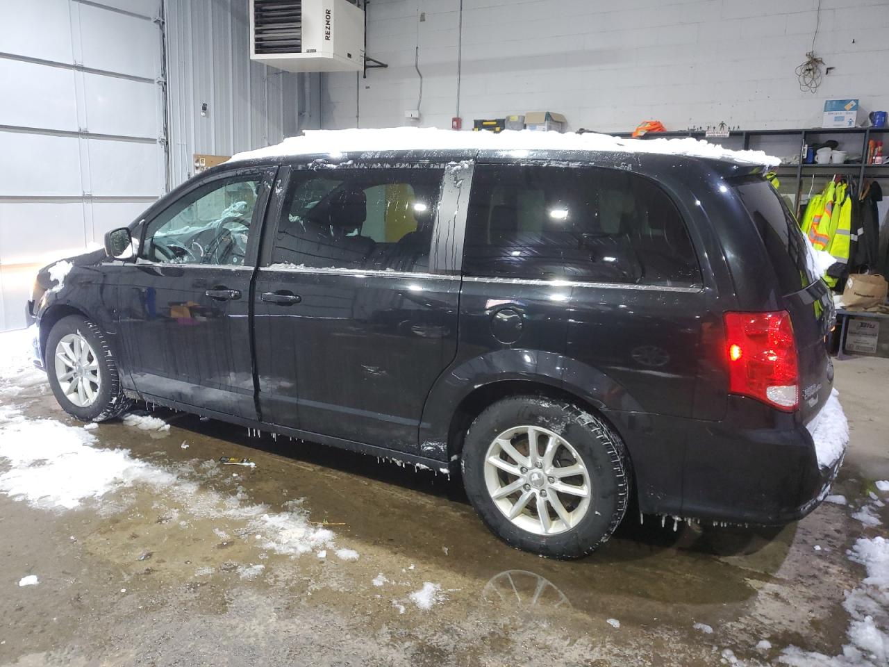 2020 Dodge Caravan - Image 2